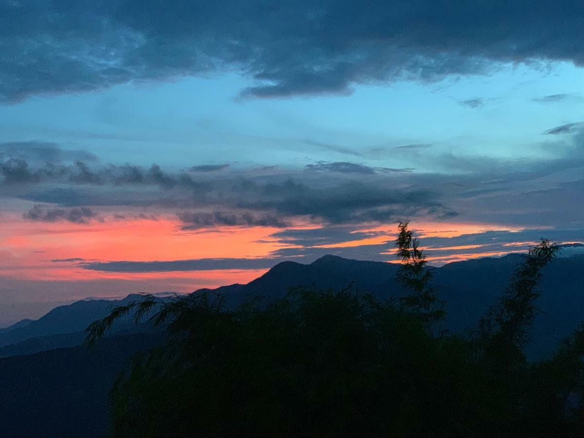 Superview Lodge, Best Himalayan Sunrise In Sarangkot Pokhara Exteriör bild